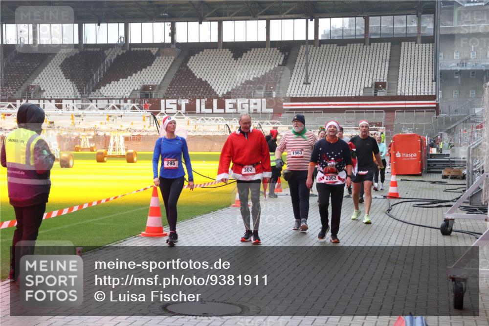 07.12.2025 - St. Pauli X-Mass-Run No. 15 Luisa Fischer http://msf.ph/oto/9381911 07.12.2025 11:20:20 Ziel 295, 302, 1563, 2062, 367, 373, 797, 1336, 1343, 1563, 2217, 2577, 2578, 2581, 2771, 3075, 3160, 3170, 3324, 3822, 3823 meine-sportfotos.de