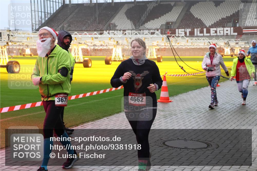 07.12.2025 - St. Pauli X-Mass-Run No. 15 Luisa Fischer http://msf.ph/oto/9381918 07.12.2025 10:12:01 Ziel 3671, 15, 4662, 3085, 670, 1687, 1969, 2906, 2909, 3085, 3354, 3761, 3767, 3815, 3909, 3932, 3935, 4499, 4525, 4659, 4661, 4662 meine-sportfotos.de