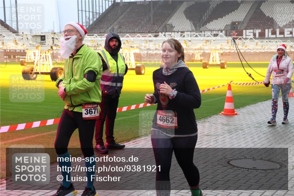 07.12.2025 - St. Pauli X-Mass-Run No. 15 Luisa Fischer http://msf.ph/oto/9381921 07.12.2025 10:12:01 Ziel 3671, 15, 4662, 3085, 670, 1687, 1969, 2906, 2909, 3085, 3354, 3761, 3767, 3815, 3909, 3932, 3935, 4499, 4525, 4659, 4661, 4662 meine-sportfotos.de