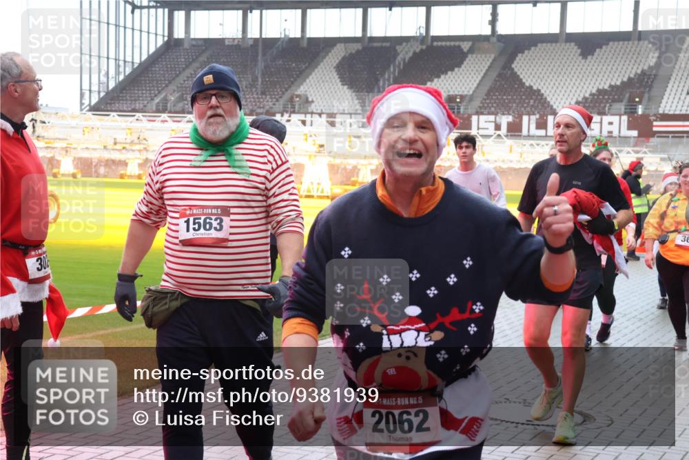 07.12.2025 - St. Pauli X-Mass-Run No. 15 Luisa Fischer http://msf.ph/oto/9381939 07.12.2025 11:20:28 Ziel 30, 15, 1563, 15, 2062, 36, 1336, 1343, 2217, 2577, 2578, 2581, 2771, 3075, 3157, 3160, 3170, 3324, 3822, 3823, 4637 meine-sportfotos.de