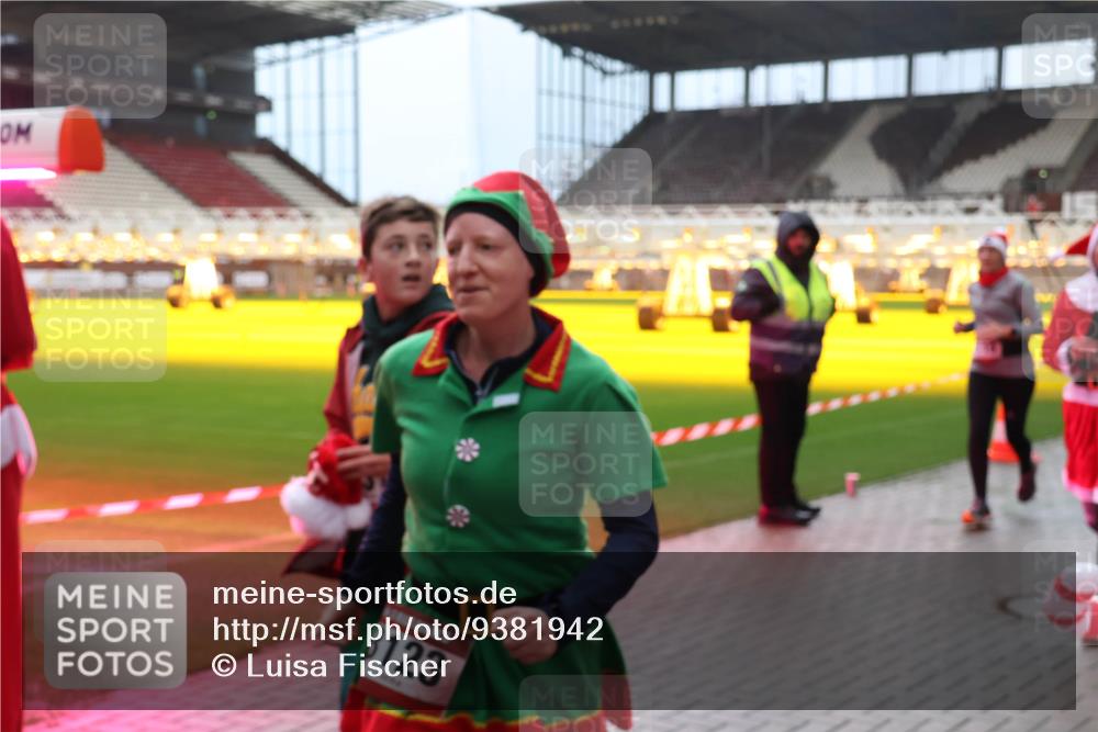 07.12.2025 - St. Pauli X-Mass-Run No. 15 Luisa Fischer http://msf.ph/oto/9381942 07.12.2025 10:47:33 Ziel 3123, 58, 60, 81, 231, 309, 522, 523, 821, 823, 824, 1171, 1359, 1362, 1747, 1750, 1819, 1847, 1848, 1863, 1872, 1875, 2115, 2200, 2488, 2683, 2684, 2957, 2989, 2993, 3029, 3123, 3344, 3360, 4593 meine-sportfotos.de