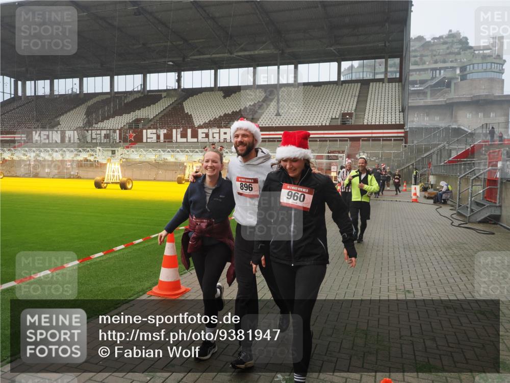 07.12.2025 - St. Pauli X-Mass-Run No. 15 Fabian Wolf http://msf.ph/oto/9381947 07.12.2025 10:09:21 Ziel 881, 896, 899, 960, 1243, 1248, 1718, 3493, 3756, 4113, 4666 meine-sportfotos.de
