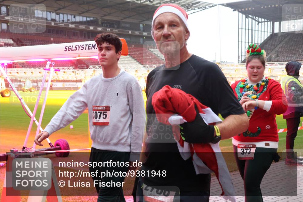 07.12.2025 - St. Pauli X-Mass-Run No. 15 Luisa Fischer http://msf.ph/oto/9381948 07.12.2025 11:20:34 Ziel 15, 3075, 2700, 373, 2217, 2577, 2578, 2581, 2771, 3075, 3129, 3157, 3160, 3170, 3309, 3324, 3822, 3823, 4637 meine-sportfotos.de