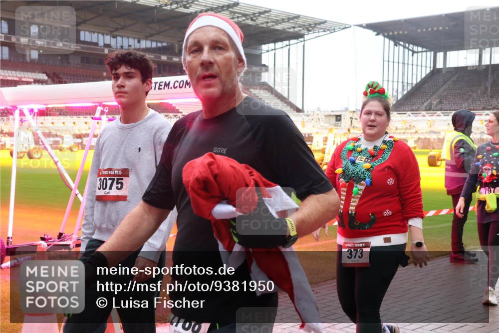 07.12.2025 - St. Pauli X-Mass-Run No. 15 Luisa Fischer http://msf.ph/oto/9381950 07.12.2025 11:20:34 Ziel 15, 3075, 373, 797, 2217, 2577, 2578, 2581, 2771, 3075, 3129, 3157, 3160, 3170, 3309, 3324, 3822, 3823, 4637 meine-sportfotos.de