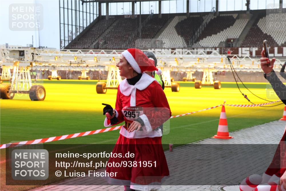 07.12.2025 - St. Pauli X-Mass-Run No. 15 Luisa Fischer http://msf.ph/oto/9381951 07.12.2025 10:47:34 Ziel 15, 2957, 58, 60, 81, 231, 309, 522, 523, 821, 823, 824, 1171, 1182, 1359, 1362, 1747, 1750, 1819, 1847, 1848, 1863, 1872, 1875, 2115, 2200, 2488, 2683, 2684, 2957, 2989, 2993, 3029, 3123, 3344, 3360, 4593, 4853, 4868 meine-sportfotos.de