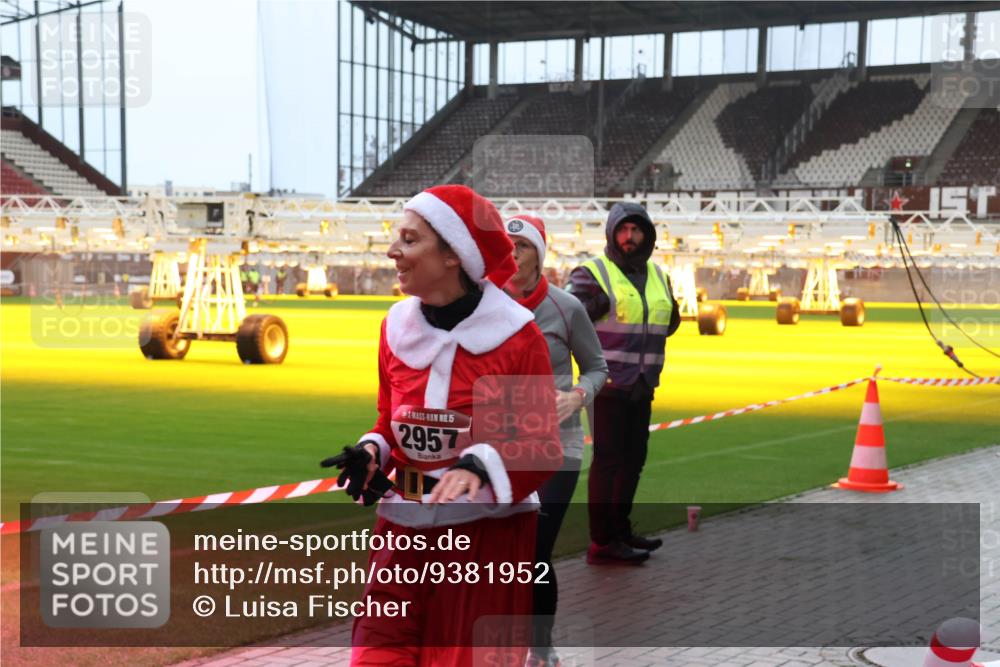 07.12.2025 - St. Pauli X-Mass-Run No. 15 Luisa Fischer http://msf.ph/oto/9381952 07.12.2025 10:47:34 Ziel 15, 2957, 58, 60, 81, 231, 309, 522, 523, 821, 823, 824, 1171, 1182, 1359, 1362, 1747, 1750, 1819, 1847, 1848, 1863, 1872, 1875, 2115, 2200, 2488, 2683, 2684, 2957, 2989, 2993, 3029, 3123, 3344, 3360, 4593, 4853, 4868 meine-sportfotos.de