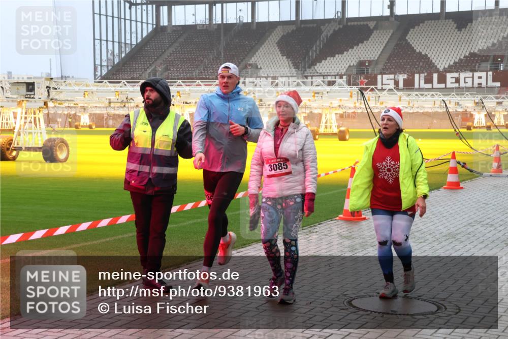 07.12.2025 - St. Pauli X-Mass-Run No. 15 Luisa Fischer http://msf.ph/oto/9381963 07.12.2025 10:12:04 Ziel 709, 3085, 670, 1687, 1688, 1969, 2906, 2909, 3085, 3354, 3761, 3767, 3815, 3909, 3932, 3935, 4499, 4525, 4659, 4661, 4662 meine-sportfotos.de