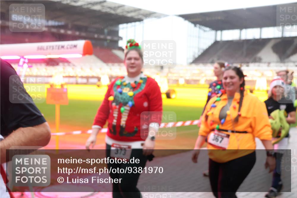 07.12.2025 - St. Pauli X-Mass-Run No. 15 Luisa Fischer http://msf.ph/oto/9381970 07.12.2025 11:20:35 Ziel 373, 367, 2217, 2577, 2578, 2581, 2771, 3075, 3129, 3157, 3160, 3170, 3309, 3324, 3822, 3823, 4637 meine-sportfotos.de