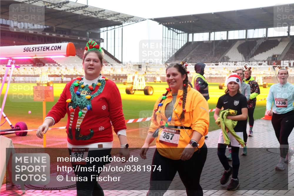 07.12.2025 - St. Pauli X-Mass-Run No. 15 Luisa Fischer http://msf.ph/oto/9381974 07.12.2025 11:20:35 Ziel 373, 15, 367, 1336, 2217, 2577, 2578, 2581, 2771, 3075, 3129, 3157, 3160, 3170, 3309, 3324, 3822, 3823, 4637 meine-sportfotos.de
