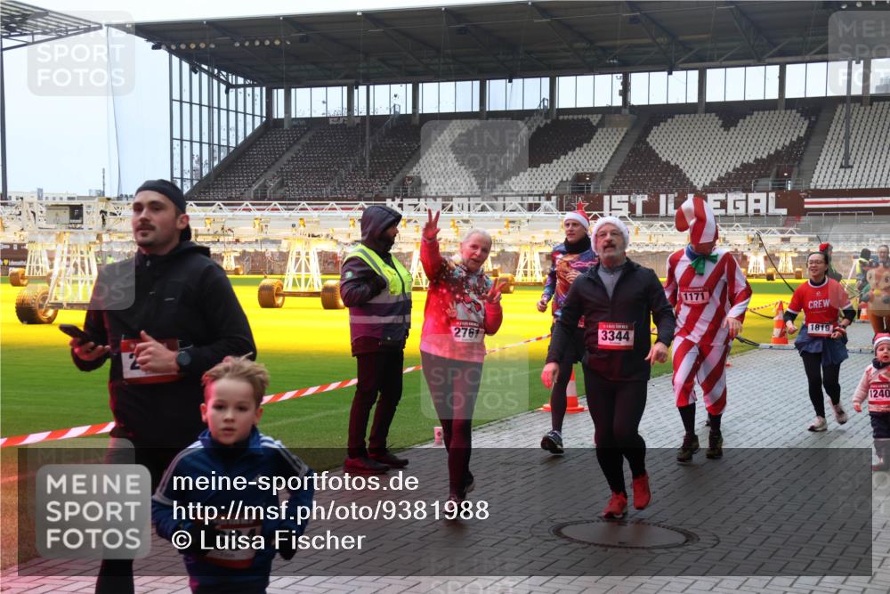 07.12.2025 - St. Pauli X-Mass-Run No. 15 Luisa Fischer http://msf.ph/oto/9381988 07.12.2025 10:47:42 Ziel 684, 2761, 3344, 1171, 1819, 1240, 60, 78, 231, 309, 522, 523, 821, 823, 824, 1171, 1182, 1359, 1362, 1747, 1750, 1819, 1847, 1848, 1863, 1872, 1875, 2115, 2200, 2683, 2684, 2957, 3029, 3101, 3102, 3104, 3105, 3123, 3344, 3360, 4593, 4853, 4868, 4869 meine-sportfotos.de