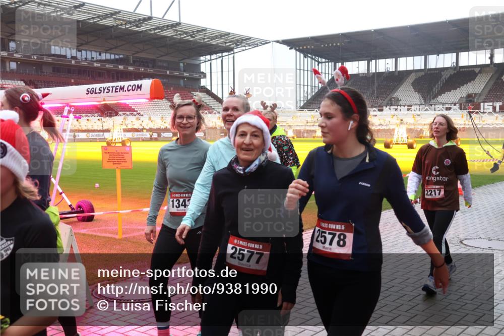 07.12.2025 - St. Pauli X-Mass-Run No. 15 Luisa Fischer http://msf.ph/oto/9381990 07.12.2025 11:20:38 Ziel 15, 134, 5, 2577, 15, 2578, 2217, 1135, 2132, 2134, 2217, 2305, 2577, 2578, 2581, 2771, 3075, 3129, 3157, 3160, 3170, 3309, 3324, 3822, 3823, 4637 meine-sportfotos.de