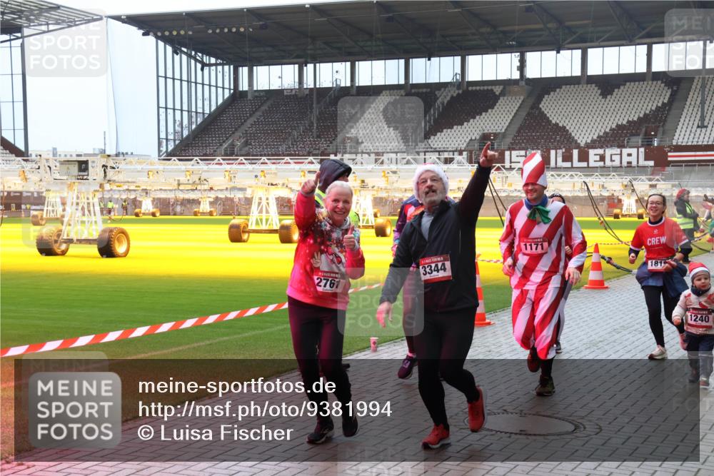 07.12.2025 - St. Pauli X-Mass-Run No. 15 Luisa Fischer http://msf.ph/oto/9381994 07.12.2025 10:47:43 Ziel 2761, 3344, 1171, 181, 1240, 60, 78, 231, 309, 522, 523, 821, 823, 824, 1171, 1182, 1359, 1362, 1747, 1750, 1819, 1847, 1848, 1863, 1872, 1875, 2115, 2200, 2683, 2684, 2957, 3029, 3101, 3102, 3104, 3105, 3123, 3344, 3360, 4593, 4853, 4868, 4869 meine-sportfotos.de