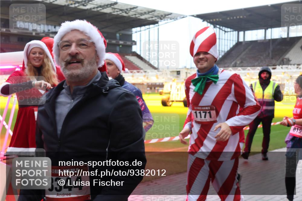 07.12.2025 - St. Pauli X-Mass-Run No. 15 Luisa Fischer http://msf.ph/oto/9382012 07.12.2025 10:47:46 Ziel 15, 3344, 1171, 819, 60, 78, 231, 309, 522, 523, 821, 823, 824, 1171, 1182, 1359, 1362, 1747, 1750, 1819, 1847, 1848, 1863, 1872, 1875, 2115, 2200, 2683, 2684, 2690, 2957, 3029, 3101, 3102, 3104, 3105, 3123, 3344, 3360, 4615, 4618, 4853, 4868, 4869 meine-sportfotos.de