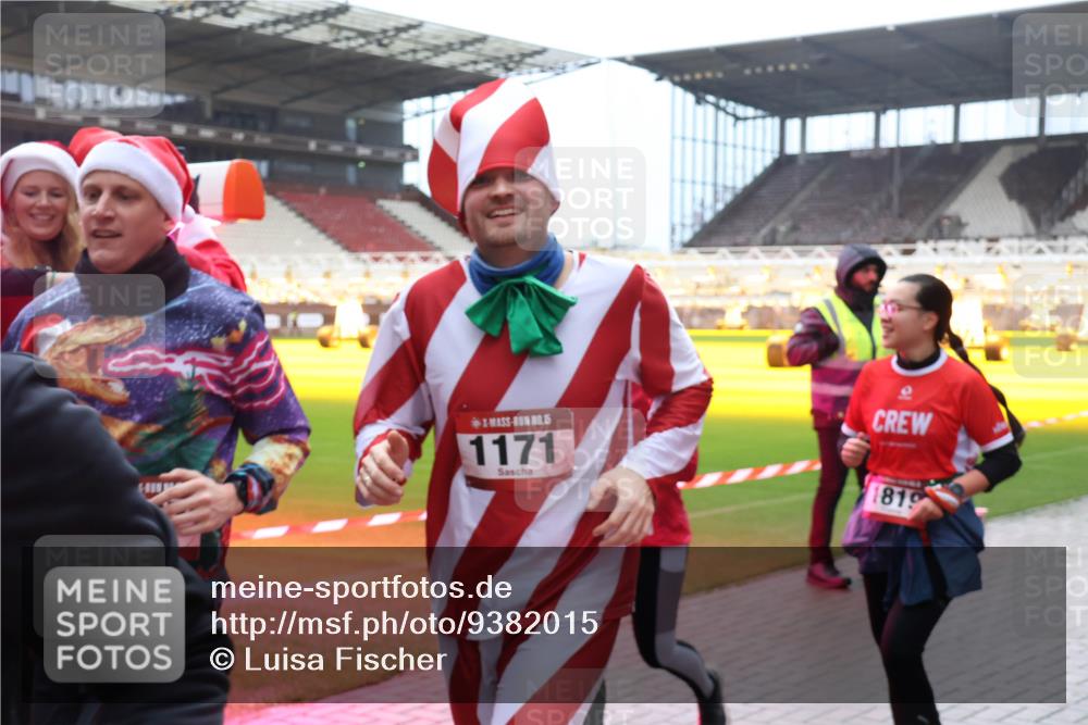 07.12.2025 - St. Pauli X-Mass-Run No. 15 Luisa Fischer http://msf.ph/oto/9382015 07.12.2025 10:47:46 Ziel 15, 1171, 1819, 60, 78, 231, 309, 522, 523, 821, 823, 824, 1171, 1182, 1359, 1362, 1747, 1750, 1819, 1847, 1848, 1863, 1872, 1875, 2115, 2200, 2683, 2684, 2690, 2957, 3029, 3101, 3102, 3104, 3105, 3123, 3344, 3360, 4615, 4618, 4853, 4868, 4869 meine-sportfotos.de