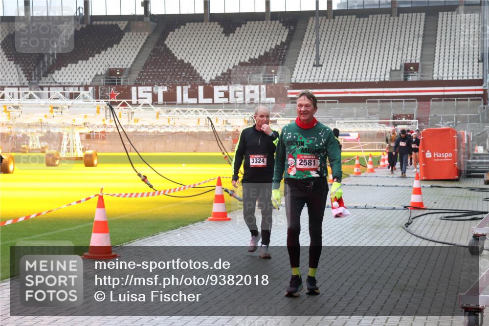 07.12.2025 - St. Pauli X-Mass-Run No. 15 Luisa Fischer http://msf.ph/oto/9382018 07.12.2025 11:20:45 Ziel 3324, 2581, 4637, 1020, 1135, 1614, 2132, 2134, 2242, 2305, 2577, 2578, 2581, 2771, 3075, 3129, 3157, 3170, 3309, 3324, 4637 meine-sportfotos.de