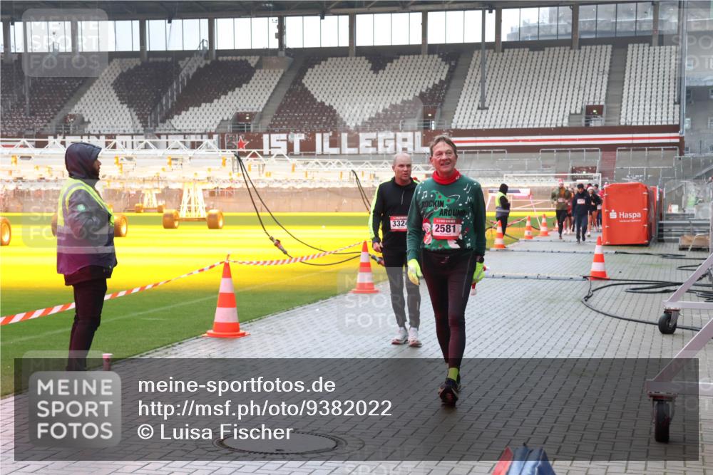 07.12.2025 - St. Pauli X-Mass-Run No. 15 Luisa Fischer http://msf.ph/oto/9382022 07.12.2025 11:20:45 Ziel 3324, 2581, 1020, 1135, 1614, 2132, 2134, 2242, 2305, 2577, 2578, 2581, 2771, 3075, 3129, 3157, 3170, 3309, 3324, 4637 meine-sportfotos.de