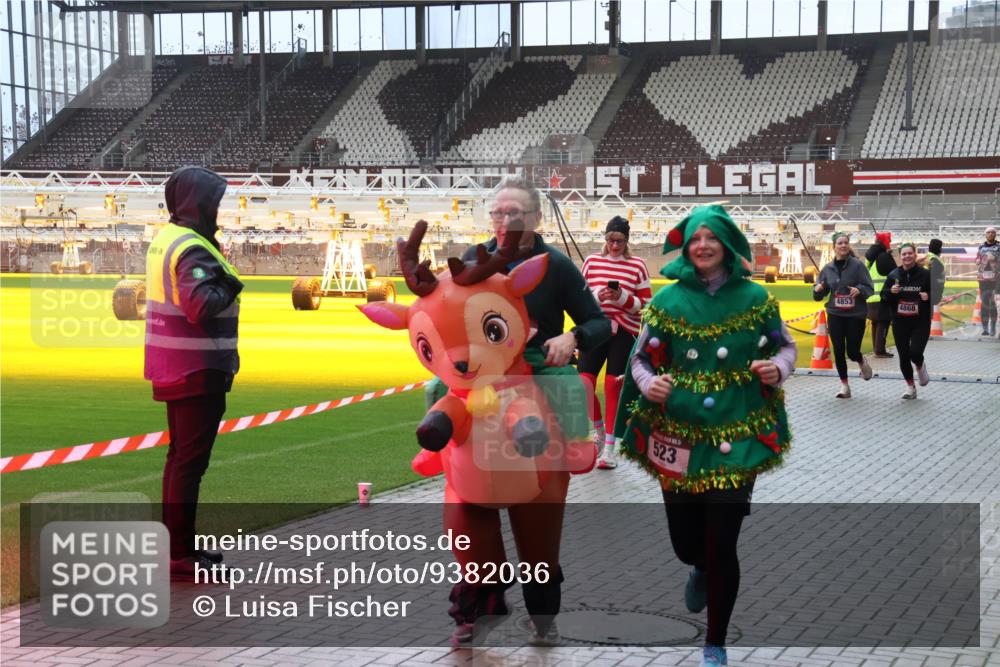 07.12.2025 - St. Pauli X-Mass-Run No. 15 Luisa Fischer http://msf.ph/oto/9382036 07.12.2025 10:47:49 Ziel 523, 4853, 4868, 60, 78, 231, 309, 522, 523, 821, 824, 1171, 1182, 1359, 1362, 1747, 1750, 1819, 1847, 1848, 1863, 1872, 1875, 2115, 2200, 2490, 2566, 2683, 2684, 2690, 2957, 3029, 3101, 3102, 3104, 3105, 3123, 3344, 3360, 4615, 4618, 4853, 4868, 4869 meine-sportfotos.de