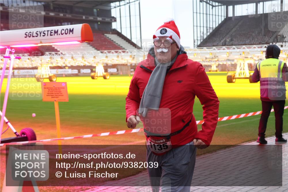 07.12.2025 - St. Pauli X-Mass-Run No. 15 Luisa Fischer http://msf.ph/oto/9382039 07.12.2025 11:21:08 Ziel 15, 135, 4, 540, 765, 1020, 1135, 1614, 2132, 2134, 2242, 2305, 2379, 2462, 2601, 3037, 3129, 3157, 3309, 4637 meine-sportfotos.de