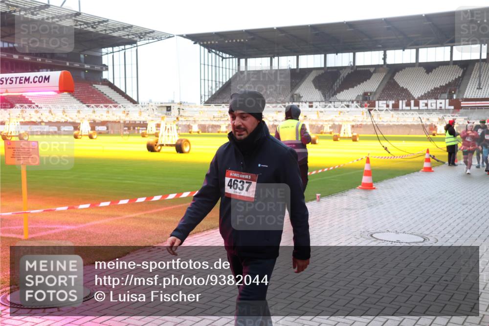 07.12.2025 - St. Pauli X-Mass-Run No. 15 Luisa Fischer http://msf.ph/oto/9382044 07.12.2025 11:21:10 Ziel 15, 4637, 1, 540, 765, 1020, 1135, 1614, 2132, 2134, 2242, 2305, 2379, 2462, 2601, 2854, 3037, 3129, 3157, 3309, 4637 meine-sportfotos.de