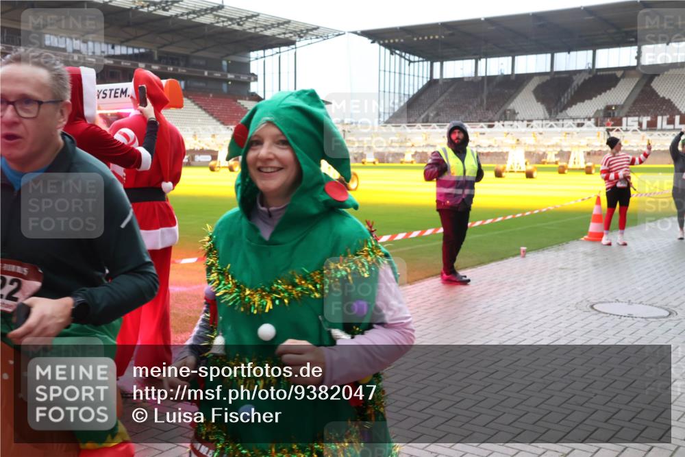 07.12.2025 - St. Pauli X-Mass-Run No. 15 Luisa Fischer http://msf.ph/oto/9382047 07.12.2025 10:47:51 Ziel 22, 60, 78, 231, 309, 522, 523, 1171, 1182, 1747, 1750, 1819, 1847, 1848, 1863, 2115, 2200, 2490, 2566, 2683, 2684, 2690, 2957, 3029, 3101, 3102, 3104, 3105, 3123, 3344, 3360, 4615, 4618, 4853, 4868, 4869 meine-sportfotos.de