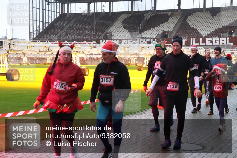 07.12.2025 - St. Pauli X-Mass-Run No. 15 Luisa Fischer http://msf.ph/oto/9382058 07.12.2025 11:21:20 Ziel 316, 3157, 312, 5, 2132, 2601, 3309, 540, 765, 1020, 1135, 1614, 2132, 2134, 2242, 2305, 2375, 2376, 2379, 2462, 2601, 2854, 3037, 3135, 3220 meine-sportfotos.de