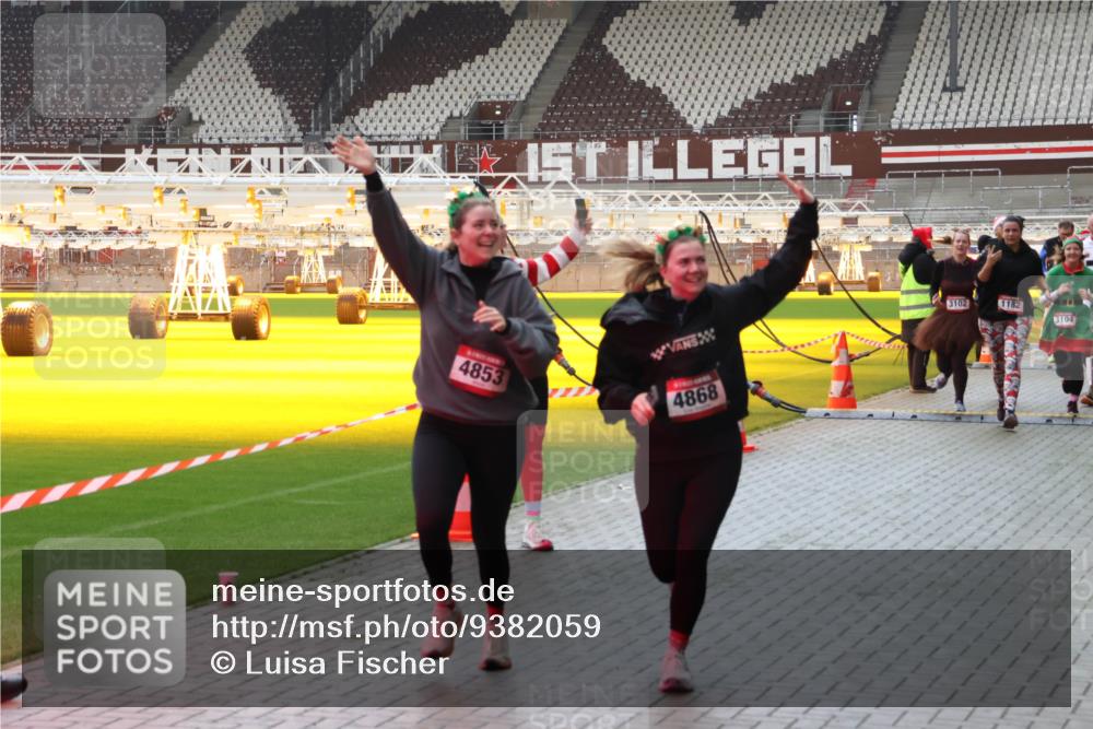 07.12.2025 - St. Pauli X-Mass-Run No. 15 Luisa Fischer http://msf.ph/oto/9382059 07.12.2025 10:47:53 Ziel 4853, 4868, 3102, 1182, 3104, 60, 78, 231, 309, 522, 523, 1171, 1182, 1555, 1750, 1819, 1847, 1848, 1863, 2115, 2200, 2490, 2566, 2683, 2684, 2690, 2957, 3029, 3101, 3102, 3104, 3105, 3123, 3344, 3360, 4072, 4615, 4618, 4853, 4868, 4869 meine-sportfotos.de