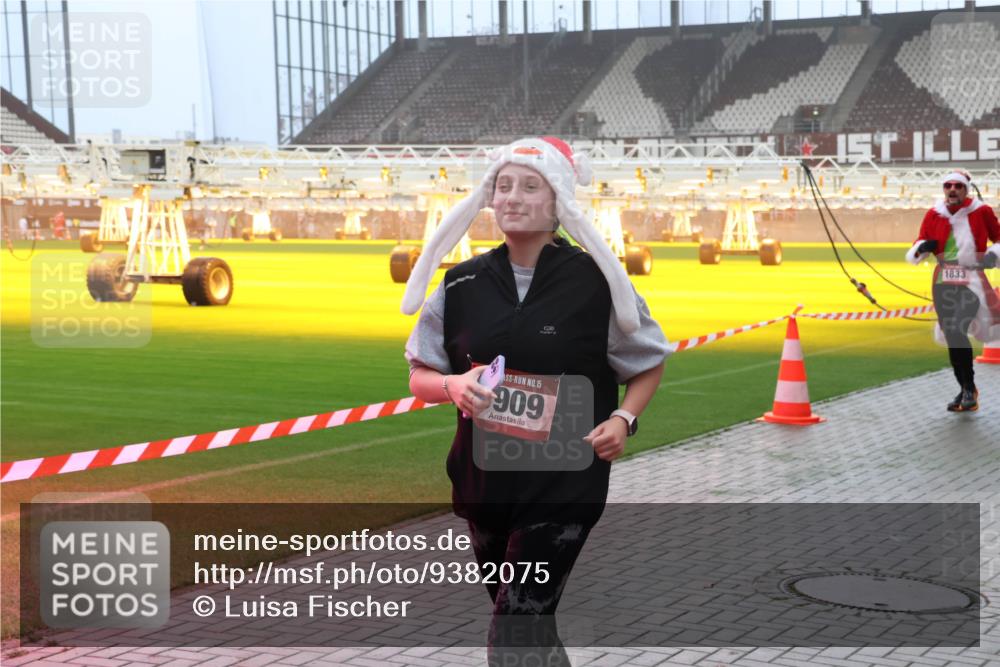 07.12.2025 - St. Pauli X-Mass-Run No. 15 Luisa Fischer http://msf.ph/oto/9382075 07.12.2025 10:12:20 Ziel 15, 909, 1833, 670, 756, 1389, 1526, 1687, 1688, 1833, 2177, 2906, 2909, 3085, 3761, 3767, 3870, 3909, 3932, 3935, 4658, 4662 meine-sportfotos.de