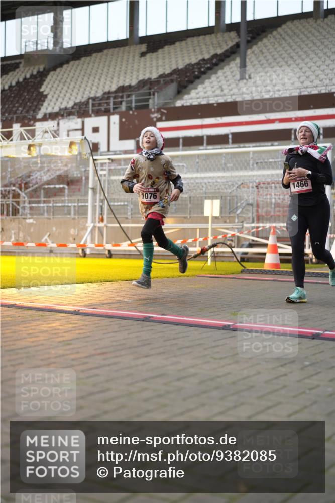 07.12.2025 - St. Pauli X-Mass-Run No. 15 Patografie http://msf.ph/oto/9382085 07.12.2025 10:20:34 Ziel 392, 447, 452, 461, 478, 1016, 1076, 1466, 2187, 3473, 3832, 4490, 4517 meine-sportfotos.de