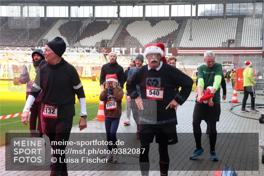 07.12.2025 - St. Pauli X-Mass-Run No. 15 Luisa Fischer http://msf.ph/oto/9382087 07.12.2025 11:21:21 Ziel 6709, 15, 132, 3309, 15, 540, 540, 765, 1020, 1135, 1614, 2132, 2134, 2242, 2305, 2375, 2376, 2379, 2462, 2601, 2854, 2867, 3037, 3135, 3220 meine-sportfotos.de