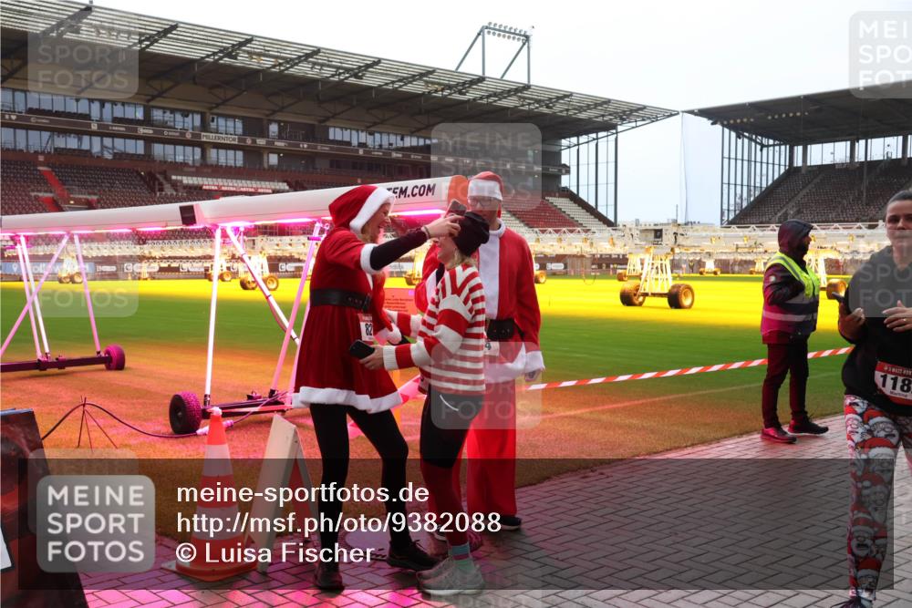 07.12.2025 - St. Pauli X-Mass-Run No. 15 Luisa Fischer http://msf.ph/oto/9382088 07.12.2025 10:48:00 Ziel 82, 118, 60, 78, 282, 309, 513, 522, 523, 553, 1171, 1182, 1555, 1819, 1847, 1848, 1863, 2115, 2200, 2490, 2566, 2608, 2611, 2683, 2684, 2690, 3029, 3101, 3102, 3104, 3105, 3344, 3360, 4072, 4615, 4618, 4853, 4863, 4868, 4869 meine-sportfotos.de