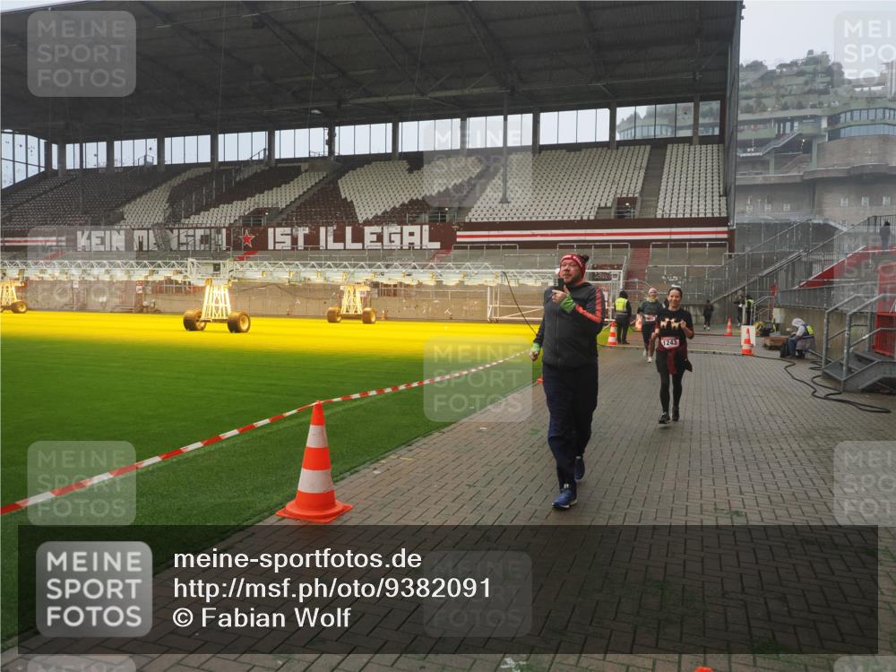 07.12.2025 - St. Pauli X-Mass-Run No. 15 Fabian Wolf http://msf.ph/oto/9382091 07.12.2025 10:09:28 Ziel 800, 881, 896, 899, 960, 1243, 1248, 1718, 3493, 3756 meine-sportfotos.de