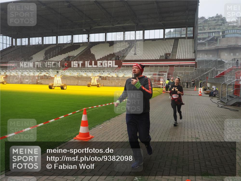 07.12.2025 - St. Pauli X-Mass-Run No. 15 Fabian Wolf http://msf.ph/oto/9382098 07.12.2025 10:09:29 Ziel 800, 881, 896, 899, 960, 1243, 1248, 1718, 3493, 3756 meine-sportfotos.de