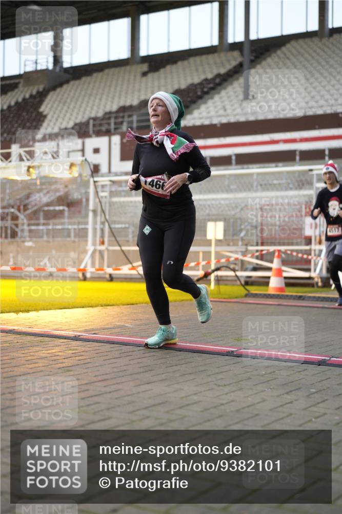 07.12.2025 - St. Pauli X-Mass-Run No. 15 Patografie http://msf.ph/oto/9382101 07.12.2025 10:20:34 Ziel 392, 447, 452, 461, 478, 1016, 1076, 1466, 2187, 3473, 3832, 4490, 4517 meine-sportfotos.de