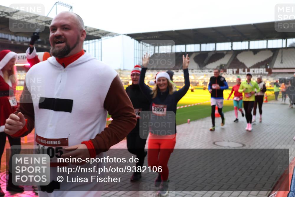 07.12.2025 - St. Pauli X-Mass-Run No. 15 Luisa Fischer http://msf.ph/oto/9382106 07.12.2025 10:48:03 Ziel 15, 3105, 3360, 60, 78, 282, 309, 513, 522, 523, 553, 1171, 1182, 1555, 1819, 1847, 1848, 1863, 2200, 2490, 2566, 2608, 2611, 2683, 2684, 2690, 3101, 3102, 3104, 3105, 3344, 3360, 4072, 4615, 4618, 4853, 4863, 4868, 4869 meine-sportfotos.de