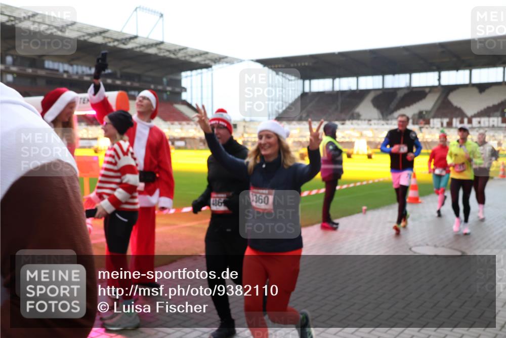 07.12.2025 - St. Pauli X-Mass-Run No. 15 Luisa Fischer http://msf.ph/oto/9382110 07.12.2025 10:48:04 Ziel 416, 1360, 60, 78, 282, 309, 513, 522, 523, 553, 1171, 1182, 1555, 1819, 1847, 1848, 1863, 2200, 2490, 2566, 2608, 2611, 2683, 2684, 2690, 3101, 3102, 3104, 3105, 3344, 3360, 4072, 4615, 4618, 4853, 4863, 4868, 4869 meine-sportfotos.de