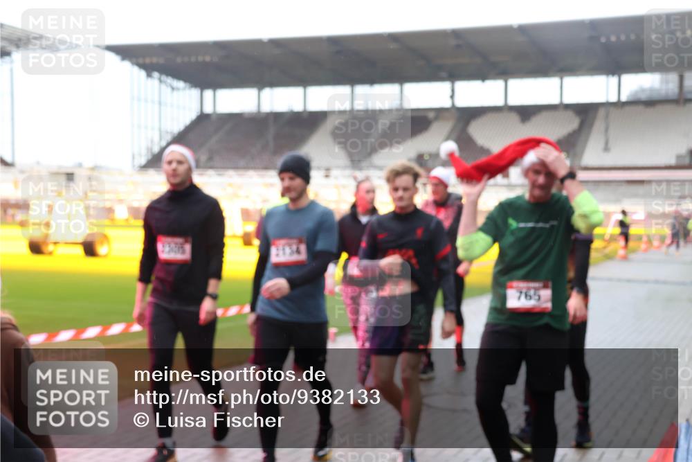 07.12.2025 - St. Pauli X-Mass-Run No. 15 Luisa Fischer http://msf.ph/oto/9382133 07.12.2025 11:21:25 Ziel 765, 540, 765, 1020, 1135, 1614, 2132, 2134, 2242, 2305, 2375, 2376, 2379, 2462, 2601, 2854, 2867, 3037, 3135, 3220, 3283 meine-sportfotos.de