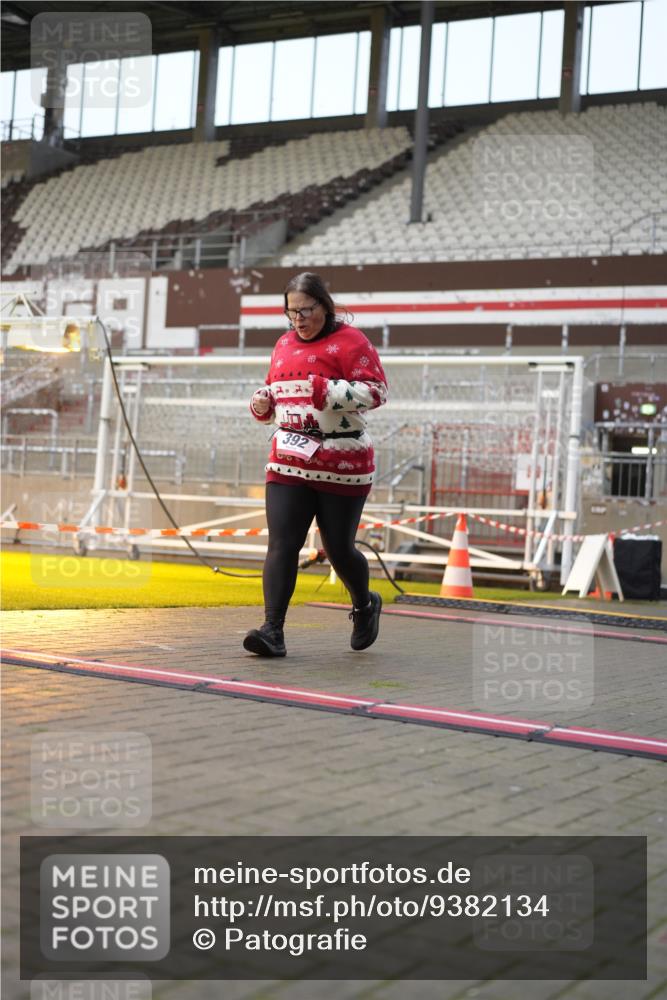 07.12.2025 - St. Pauli X-Mass-Run No. 15 Patografie http://msf.ph/oto/9382134 07.12.2025 10:20:39 Ziel 392, 1016, 1076, 1466, 4490, 4517 meine-sportfotos.de