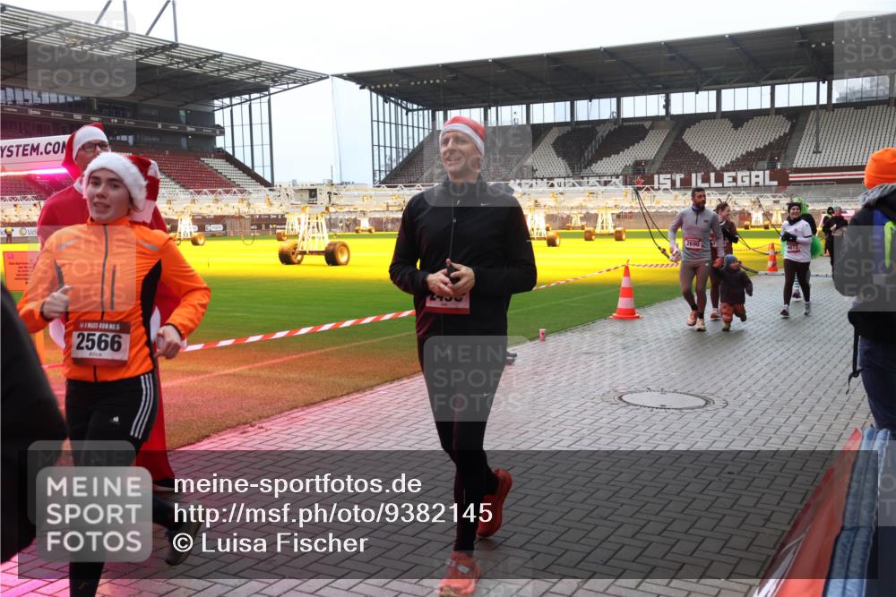07.12.2025 - St. Pauli X-Mass-Run No. 15 Luisa Fischer http://msf.ph/oto/9382145 07.12.2025 10:48:12 Ziel 5, 2566, 2690, 60, 78, 282, 309, 472, 513, 522, 523, 553, 1182, 1555, 1847, 1848, 1863, 2146, 2147, 2490, 2566, 2608, 2611, 2690, 3101, 3102, 3104, 3105, 3360, 4072, 4615, 4618, 4853, 4863, 4868, 4869 meine-sportfotos.de