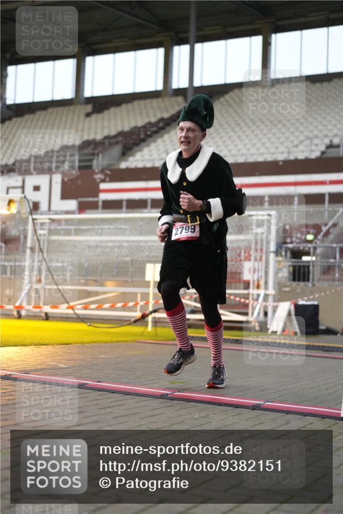 07.12.2025 - St. Pauli X-Mass-Run No. 15 Patografie http://msf.ph/oto/9382151 07.12.2025 10:20:45 Ziel 392, 1016, 1076, 1466, 2799, 4517 meine-sportfotos.de