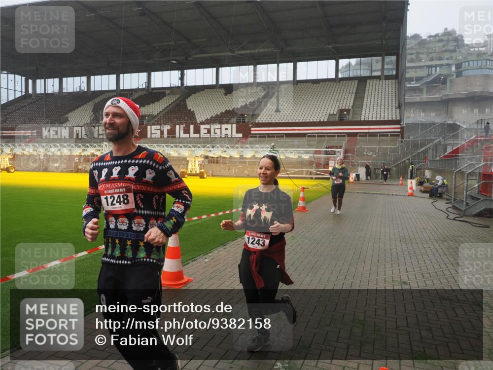 07.12.2025 - St. Pauli X-Mass-Run No. 15 Fabian Wolf http://msf.ph/oto/9382158 07.12.2025 10:09:30 Ziel 800, 881, 896, 899, 960, 1243, 1248, 1718, 3493, 3756 meine-sportfotos.de