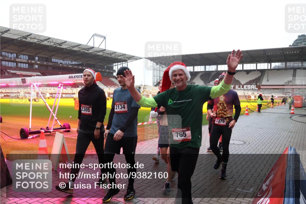 07.12.2025 - St. Pauli X-Mass-Run No. 15 Luisa Fischer http://msf.ph/oto/9382160 07.12.2025 11:21:27 Ziel 2305, 2134, 15, 765, 2379, 540, 765, 1020, 1614, 2242, 2375, 2376, 2379, 2462, 2579, 2601, 2854, 2867, 3037, 3135, 3159, 3220, 3283 meine-sportfotos.de