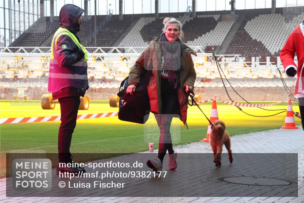 07.12.2025 - St. Pauli X-Mass-Run No. 15 Luisa Fischer http://msf.ph/oto/9382177 07.12.2025 11:21:43 Ziel 98, 105, 111, 232, 241, 540, 765, 1549, 1902, 1907, 2033, 2197, 2375, 2376, 2379, 2462, 2473, 2474, 2579, 2601, 2854, 2867, 3037, 3073, 3135, 3159, 3220, 3283 meine-sportfotos.de