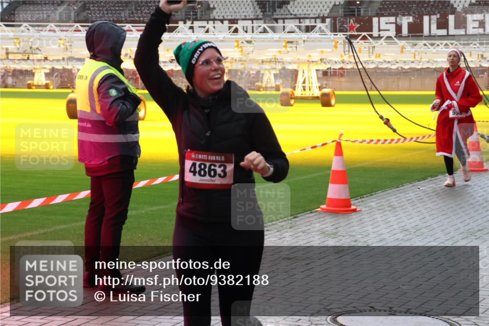 07.12.2025 - St. Pauli X-Mass-Run No. 15 Luisa Fischer http://msf.ph/oto/9382188 07.12.2025 10:48:19 Ziel 15, 4863, 553, 60, 78, 282, 309, 472, 513, 553, 1182, 1195, 1555, 1847, 1848, 1863, 2028, 2146, 2147, 2339, 2490, 2501, 2566, 2608, 2611, 2690, 3018, 3101, 3102, 3104, 3105, 3360, 3598, 4072, 4229, 4615, 4618, 4853, 4863, 4868, 4869 meine-sportfotos.de