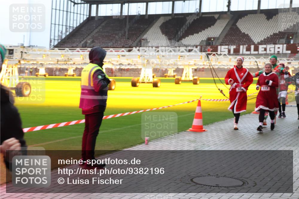 07.12.2025 - St. Pauli X-Mass-Run No. 15 Luisa Fischer http://msf.ph/oto/9382196 07.12.2025 10:48:20 Ziel 55, 611, 513, 60, 78, 282, 472, 513, 553, 1182, 1195, 1555, 1847, 1848, 1863, 2028, 2146, 2147, 2339, 2490, 2501, 2566, 2608, 2611, 2690, 3018, 3101, 3102, 3104, 3105, 3598, 4072, 4229, 4615, 4618, 4853, 4863, 4868, 4869 meine-sportfotos.de