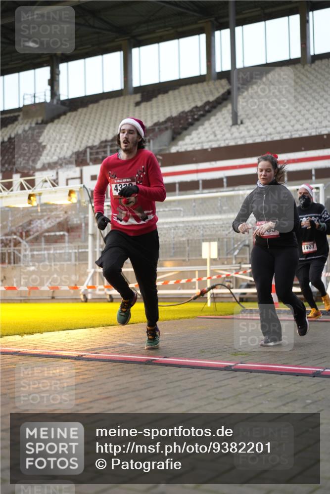 07.12.2025 - St. Pauli X-Mass-Run No. 15 Patografie http://msf.ph/oto/9382201 07.12.2025 10:21:03 Ziel 1386, 1407, 1898, 1900, 2565, 3984, 4338 meine-sportfotos.de