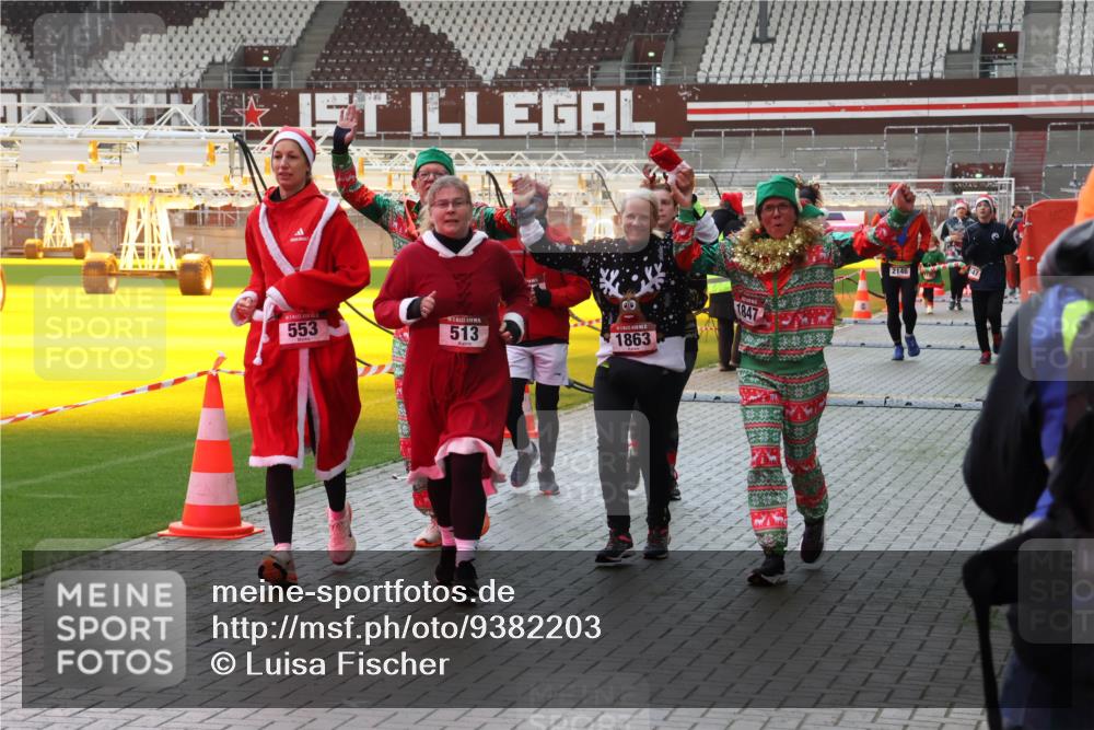 07.12.2025 - St. Pauli X-Mass-Run No. 15 Luisa Fischer http://msf.ph/oto/9382203 07.12.2025 10:48:21 Ziel 553, 513, 1863, 1847, 2146, 78, 282, 472, 513, 553, 1182, 1195, 1555, 1847, 1848, 1863, 2028, 2146, 2147, 2339, 2490, 2501, 2566, 2608, 2611, 2690, 3018, 3101, 3102, 3104, 3105, 3598, 4072, 4229, 4615, 4618, 4853, 4863, 4868, 4869 meine-sportfotos.de