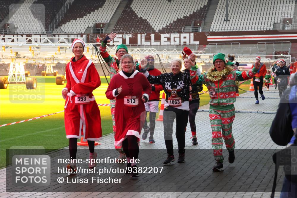 07.12.2025 - St. Pauli X-Mass-Run No. 15 Luisa Fischer http://msf.ph/oto/9382207 07.12.2025 10:48:21 Ziel 553, 5, 513, 1863, 2146, 78, 282, 472, 513, 553, 1182, 1195, 1555, 1847, 1848, 1863, 2028, 2146, 2147, 2339, 2490, 2501, 2566, 2608, 2611, 2690, 3018, 3101, 3102, 3104, 3105, 3598, 4072, 4229, 4615, 4618, 4853, 4863, 4868, 4869 meine-sportfotos.de