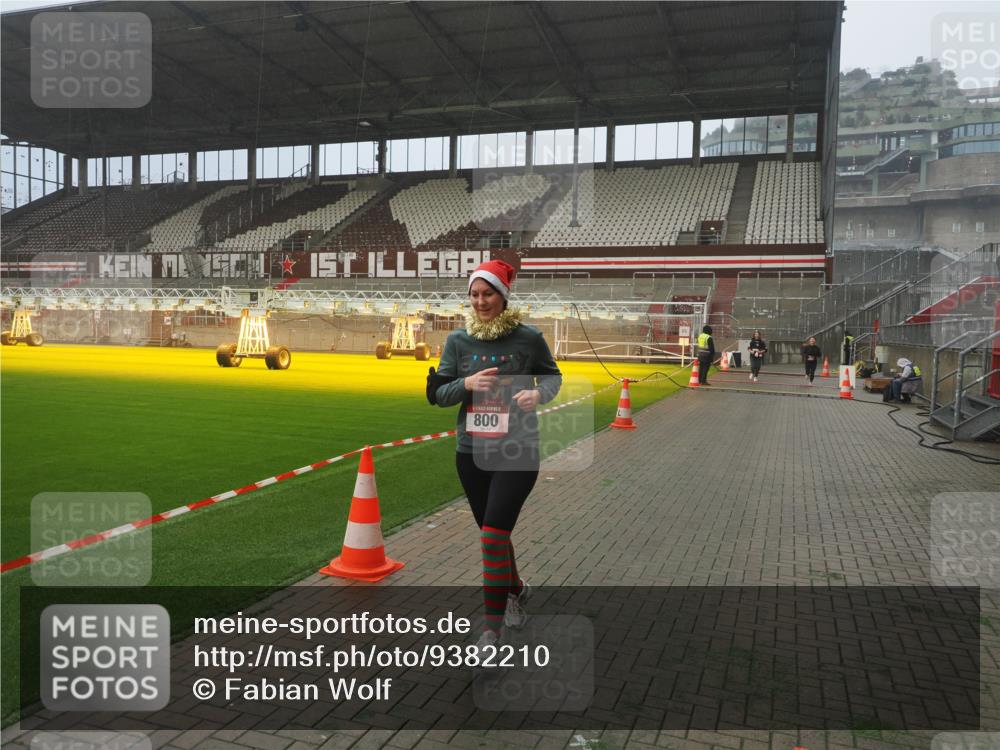 07.12.2025 - St. Pauli X-Mass-Run No. 15 Fabian Wolf http://msf.ph/oto/9382210 07.12.2025 10:09:34 Ziel 800, 899, 1172, 1191, 1243, 1248, 1718, 3493, 3756 meine-sportfotos.de