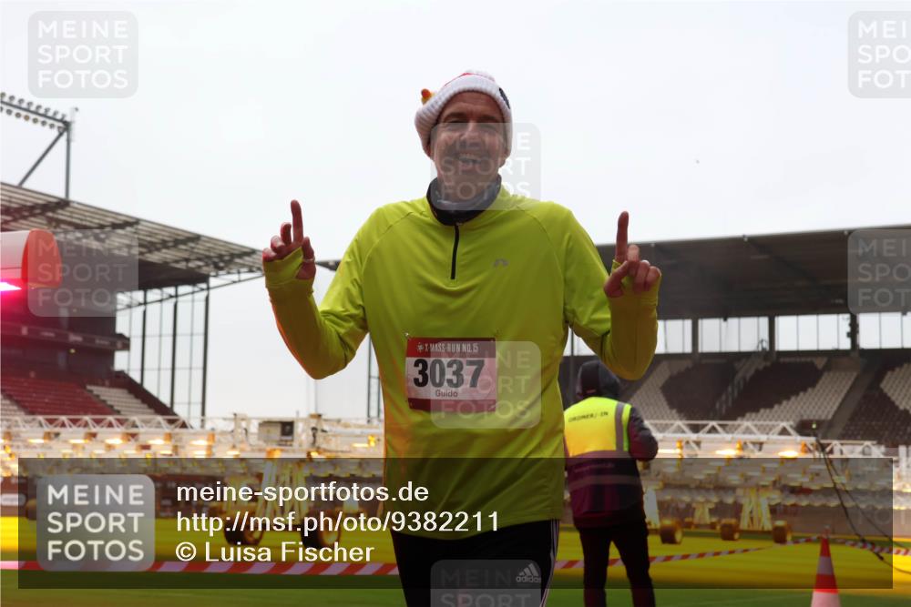 07.12.2025 - St. Pauli X-Mass-Run No. 15 Luisa Fischer http://msf.ph/oto/9382211 07.12.2025 11:21:47 Ziel 15, 3037, 98, 105, 111, 232, 241, 540, 1549, 1902, 1907, 2033, 2197, 2375, 2376, 2473, 2474, 2579, 2854, 2867, 3073, 3135, 3159, 3220, 3283 meine-sportfotos.de