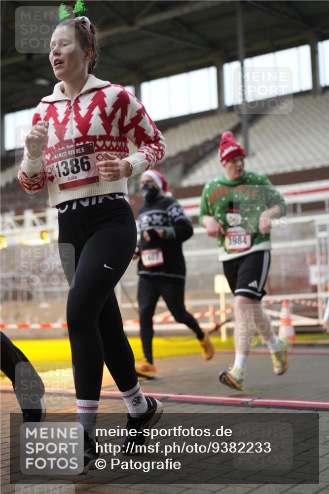 07.12.2025 - St. Pauli X-Mass-Run No. 15 Patografie http://msf.ph/oto/9382233 07.12.2025 10:21:04 Ziel 1386, 1407, 1898, 1900, 2565, 3984, 4338 meine-sportfotos.de